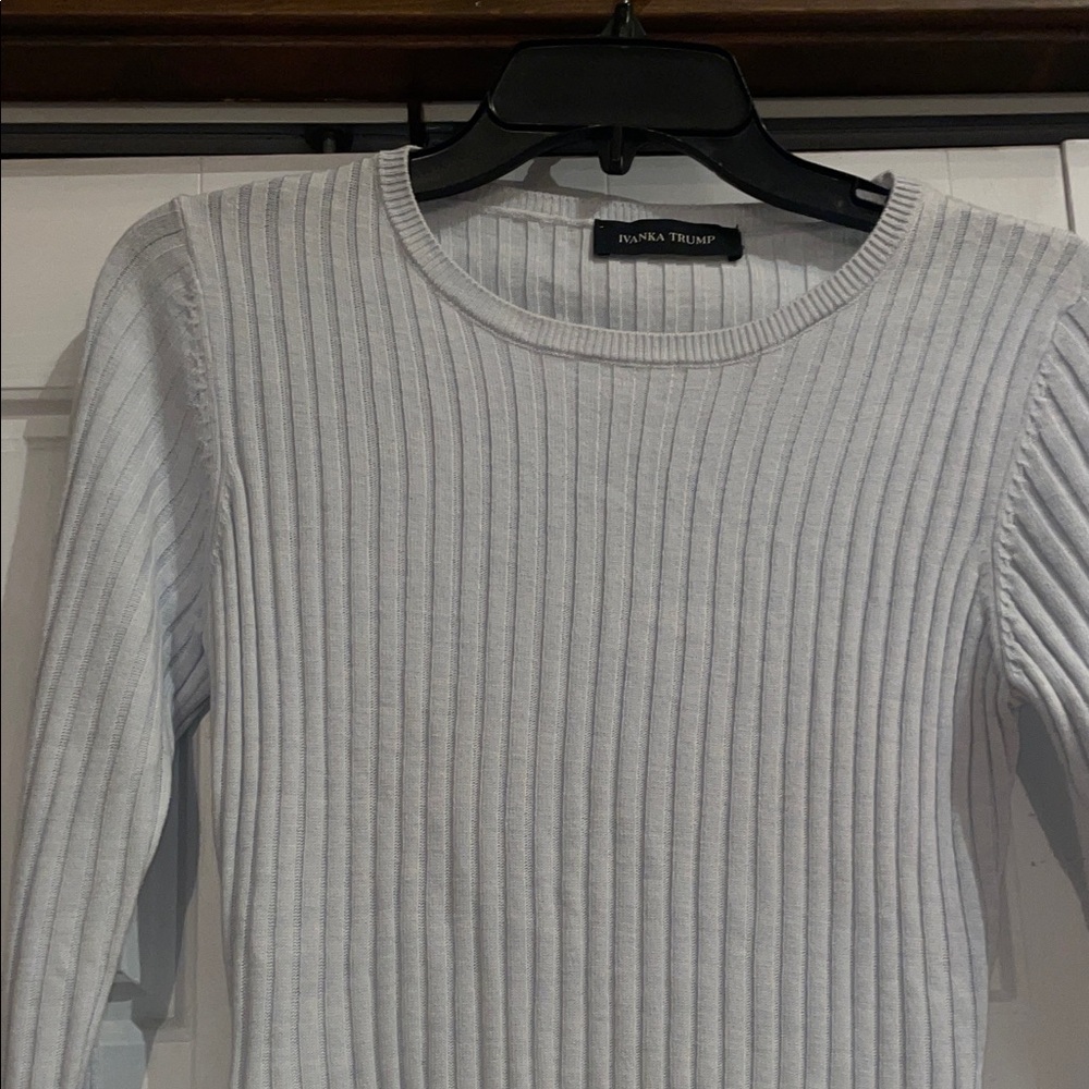 Ivanka Trump Light Gray Ribbed Sweater - Picture 3 of 7